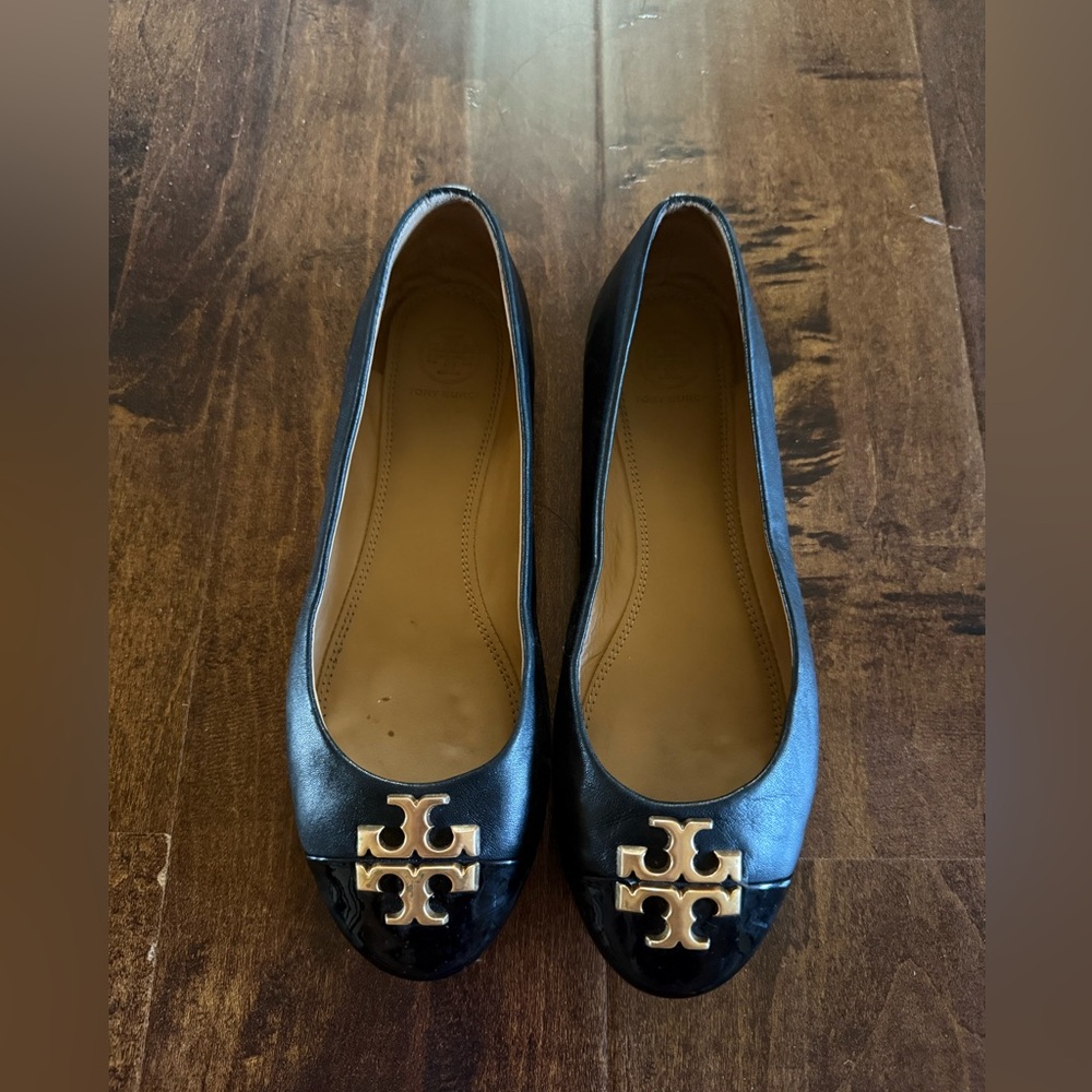 Tory Burch Everly Black Cap toe Leather Flats with Gold Logo